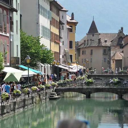 Duplex Atypique Au Coeur Du Centre Historique D'annecy, Proche Du Et Tous Commerces - Fr-1-432-63